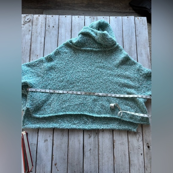 Free People | boucle | wide neck | boxy fit | crop | oversized | sweater | xs - Picture 4 of 9